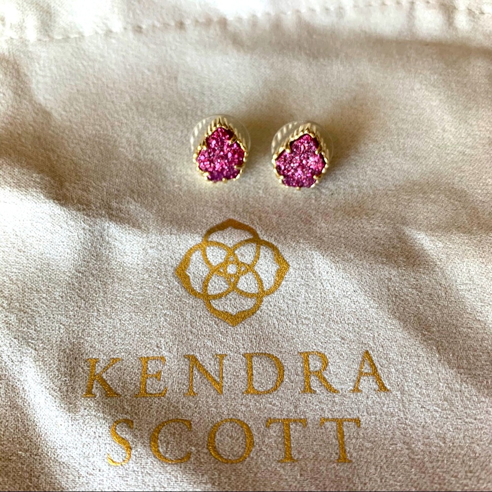 Tessa Gold Studs in Deep Fuchsia Drusy
